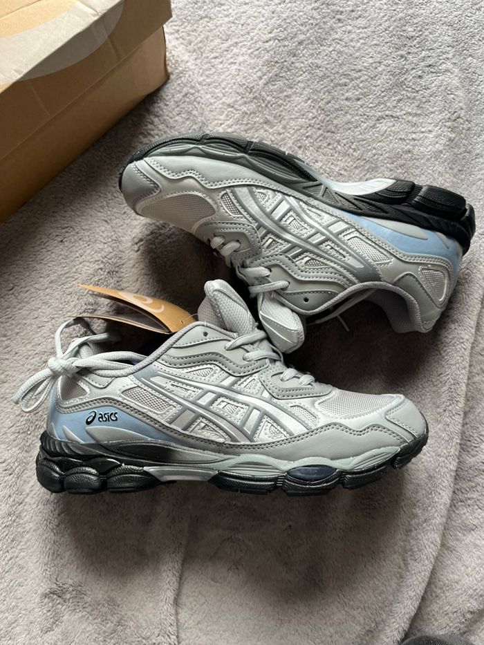 Asics Gel-NYC Gris/Noir – Taille 42 – Neuf - photo numéro 1