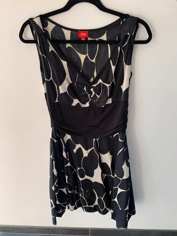 Robe noir et beige