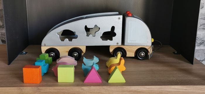 14 € avec code réduction - Camion en bois multi formes - Janod