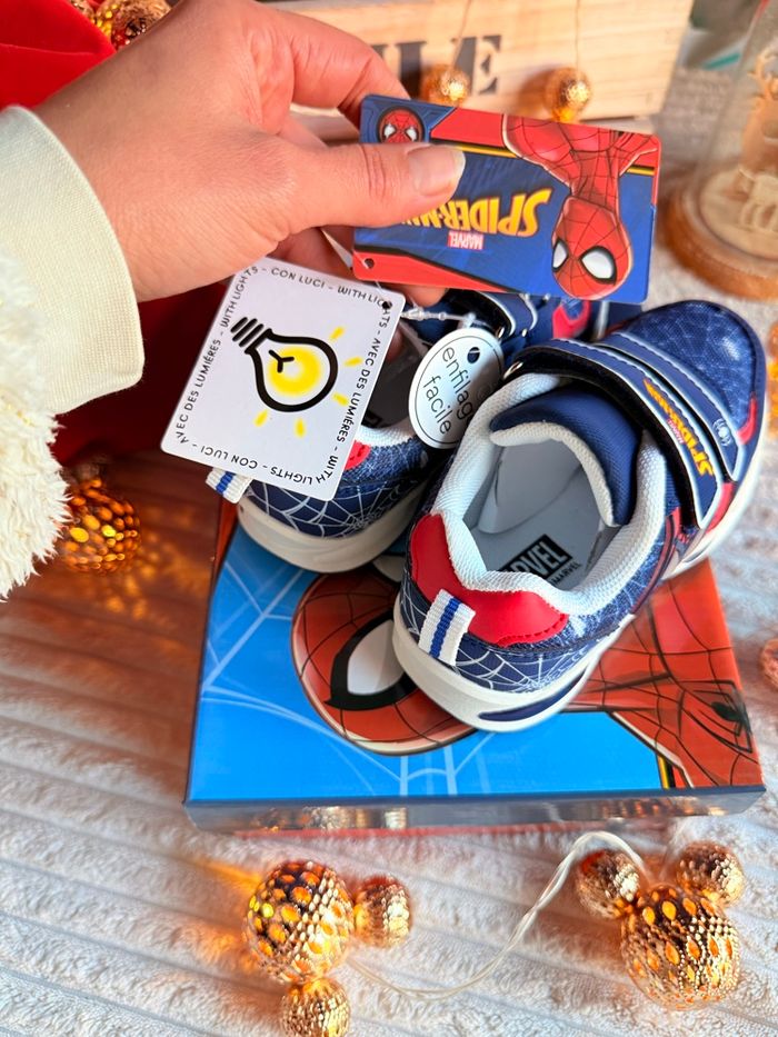 Basket Spiderman lumineux intense - photo numéro 9