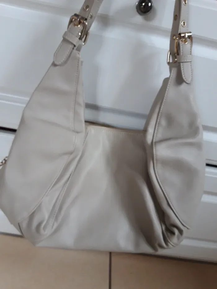 Sac à main porté épaule beige empiècement effet python - photo numéro 4