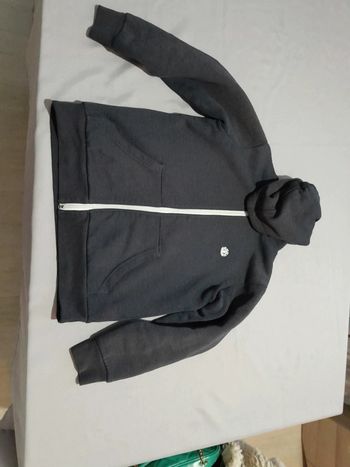 Gilet capuche element