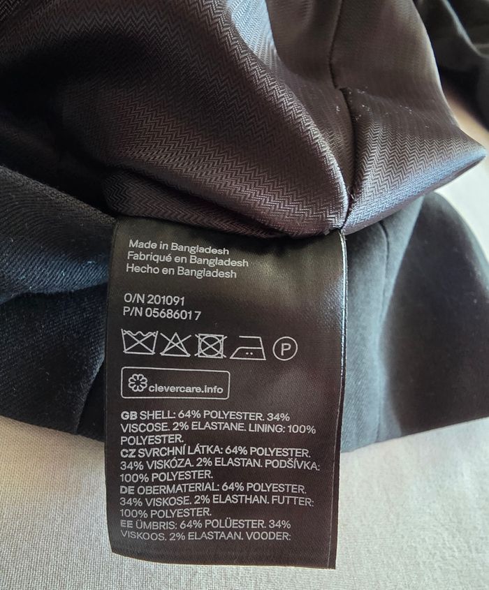 H&M Blazer Noir Cintré Viscose Polyester Professionnel Chic Taille 38 Très bon état - photo numéro 6