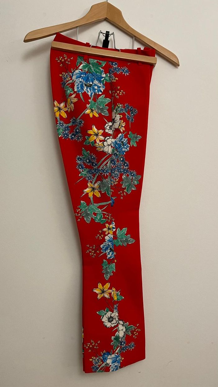 Pantalon rouge à fleurs Zara taille XS