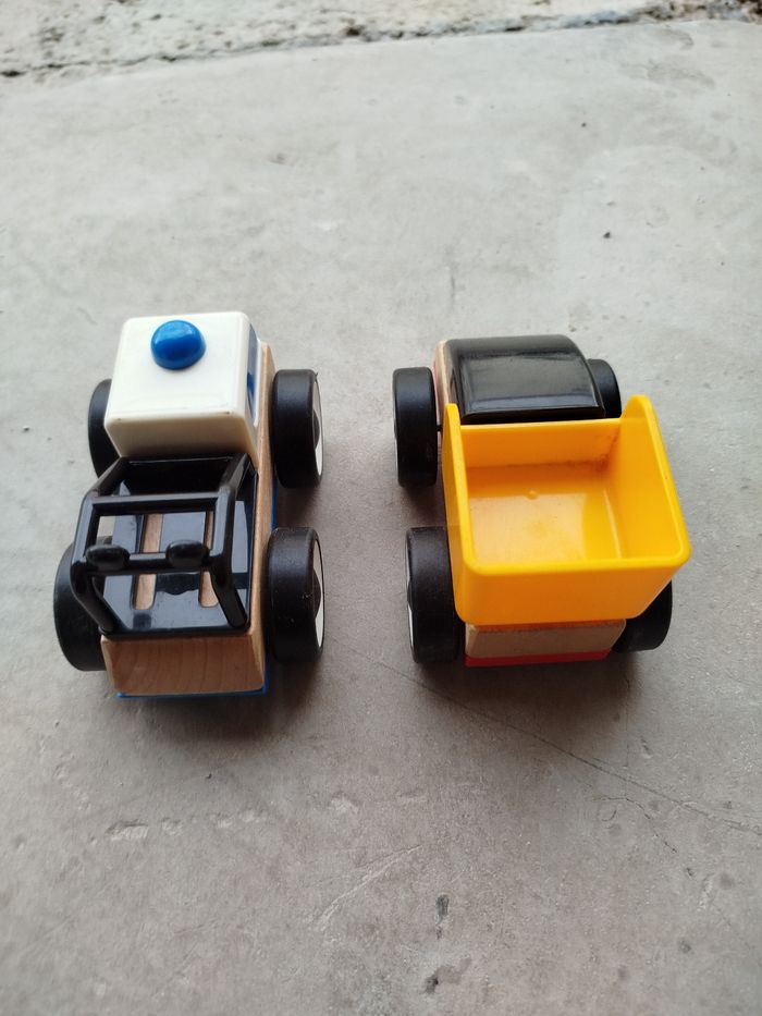 2 voitures en bois Ikea - photo numéro 4