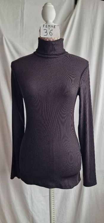 Tee-shirt col roulé, noir, neuf juste lavé, en polyester & elasthanne, longueur 64cm