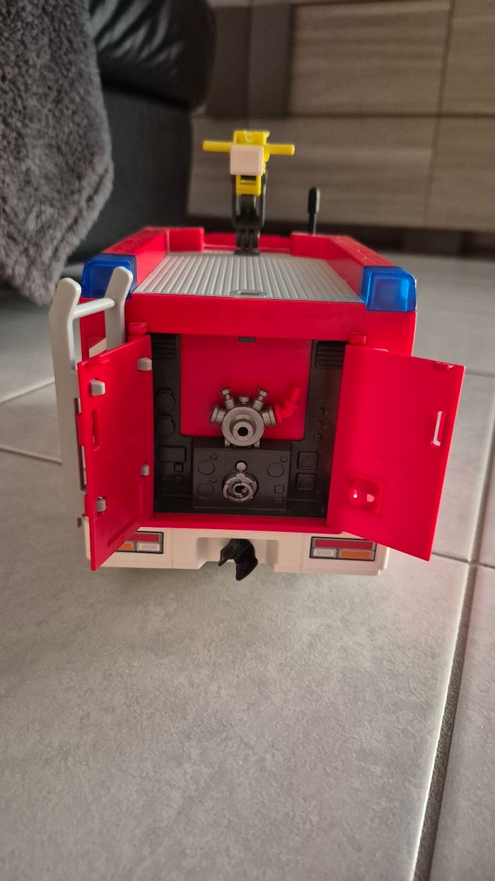 Fourgon d'intervention des pompiers - photo numéro 4