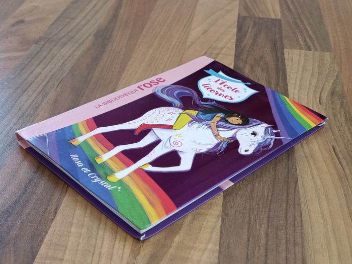 Livre École des licornes 🦄 tome 7 Rosa et Crystal - photo numéro 2