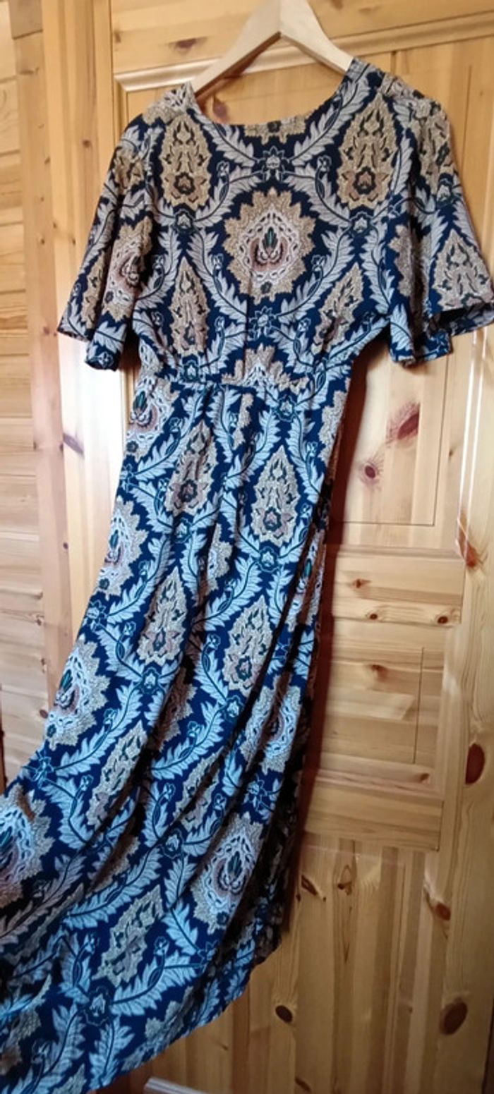 Robe longue à motif vintage / baroque - photo numéro 10