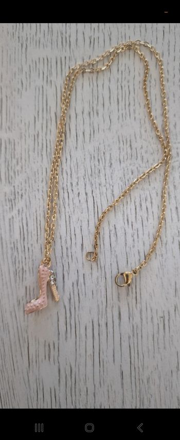 Chaine pendentif soulier