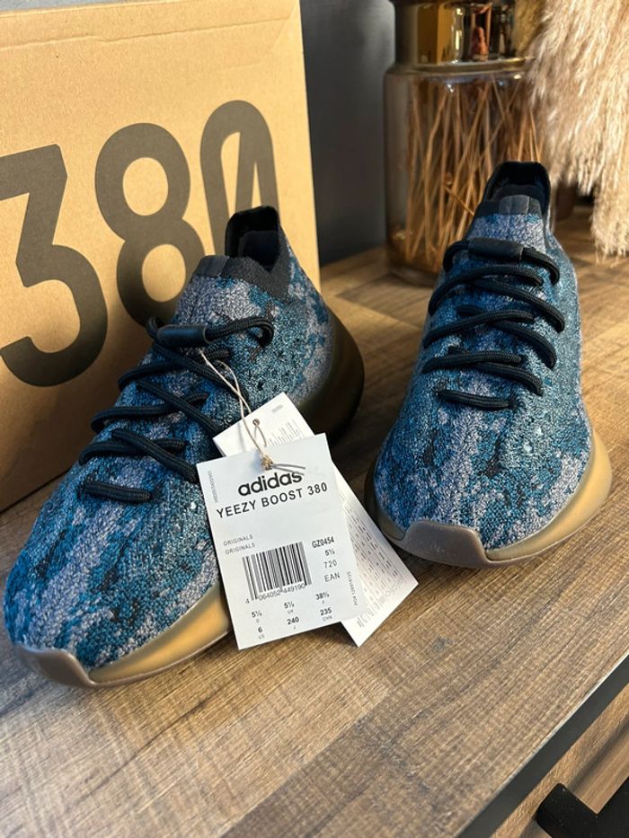 Baskets Adidas Yeezy 380 Covell 38,5 neuves - photo numéro 2