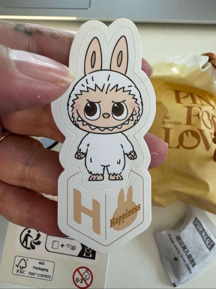Labubu pin for love H
