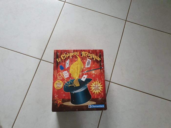 Le chapeau magique Clementoni len1