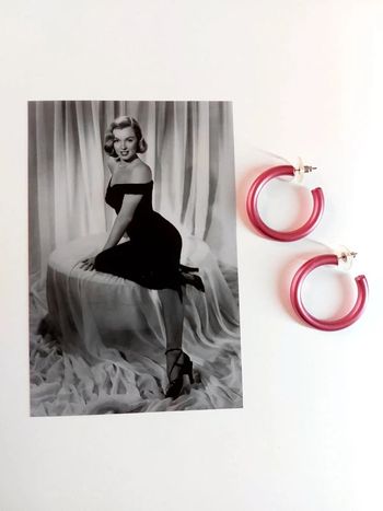 Magnifique paire de boucles d'oreilles créoles taille petite, couleur rose nacré