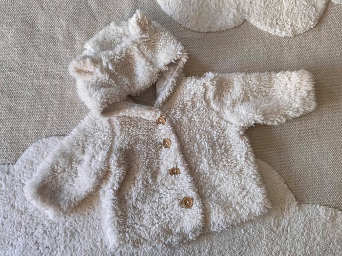 Manteau blanc cassé / pilou pilou / H&M / taille 1-2 mois