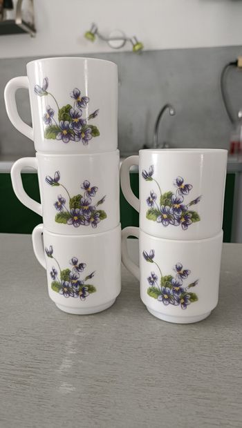 5 tasses arcopal violette 1970