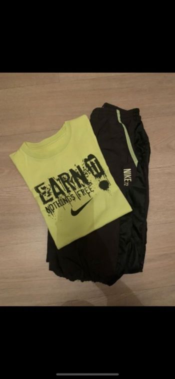 Ensemble tee shirt et jogging nike original taille 12/13ans couleur gris anthracite