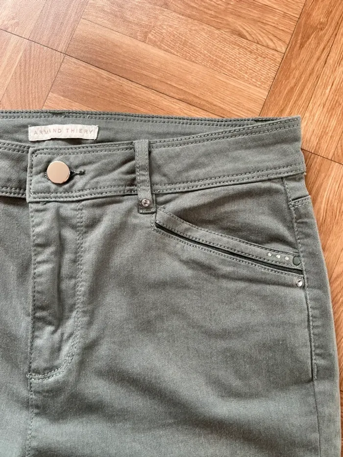 Pantalon court vert kaki Armand Thiery (NEUF) - photo numéro 4