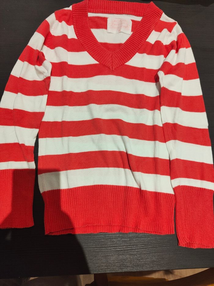 Pull rayé rouge et blanc