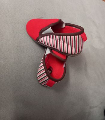 Chaussons neufs 23