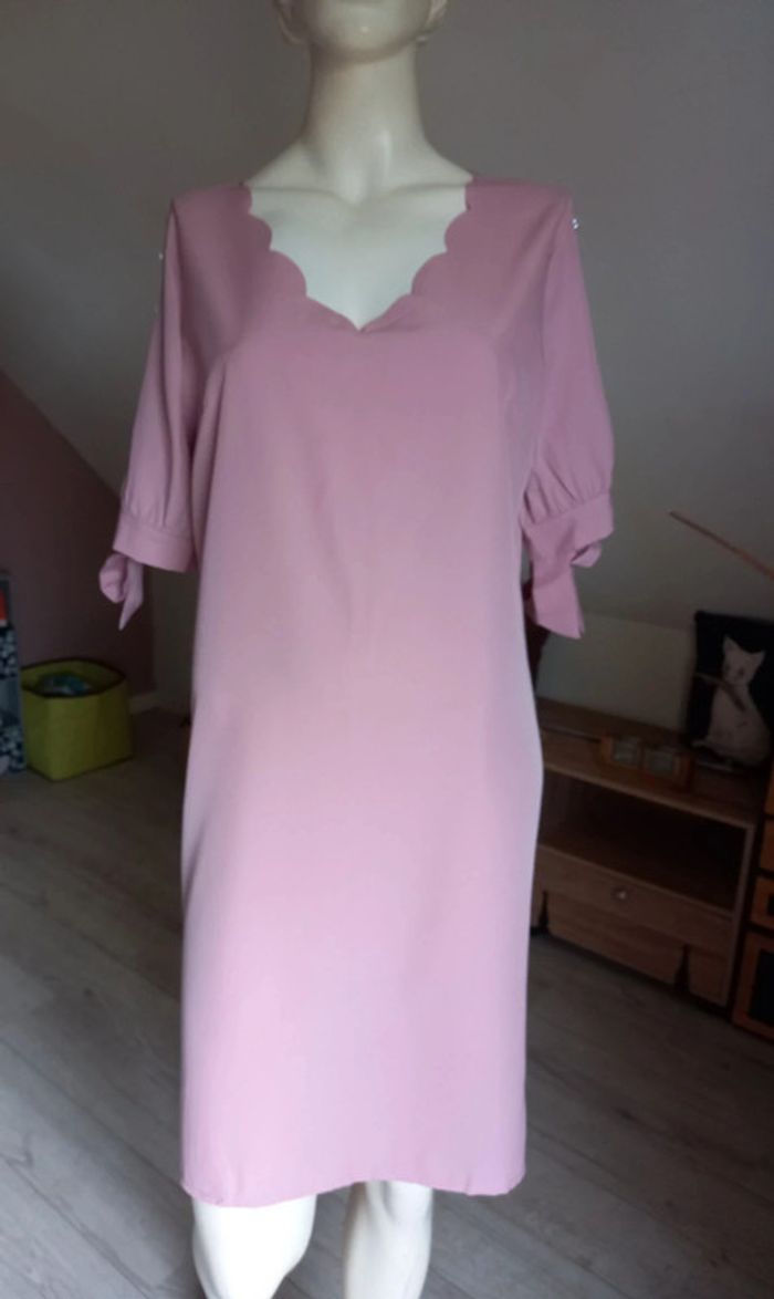 Jolie robe ,avant bras dénudées taille 44 - photo numéro 2