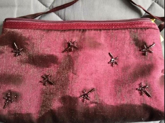Pochette bandoulière et range rouge à lèvres