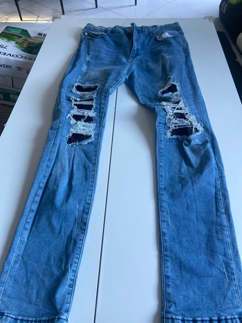 Jeans Troué