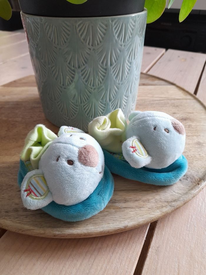 NEUF Chaussons grelot bébé