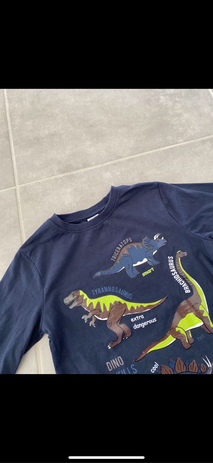 Tee shirt manches longues dinosaure Neuf 7 ans - photo numéro 6