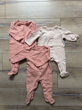 Lot de 3 pyjamas léger ( 6 mois ) 