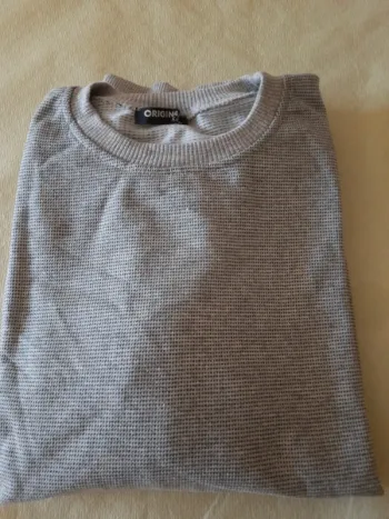 Pull très léger. Tbe