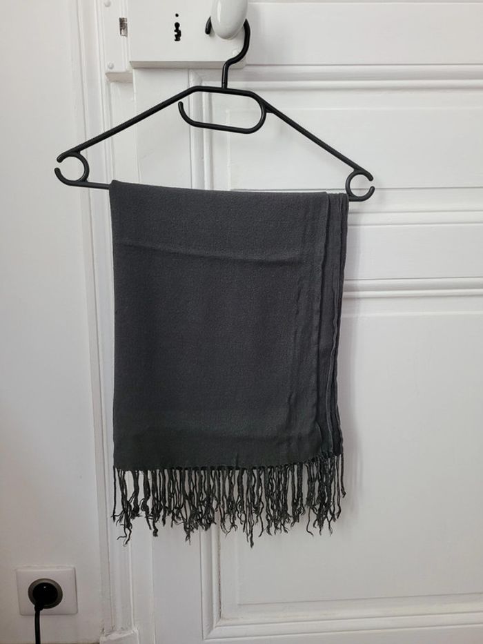 Echarpe noire - photo numéro 2