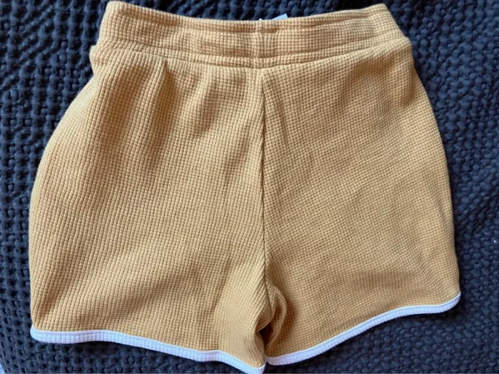 Short jaune moutarde - photo numéro 4