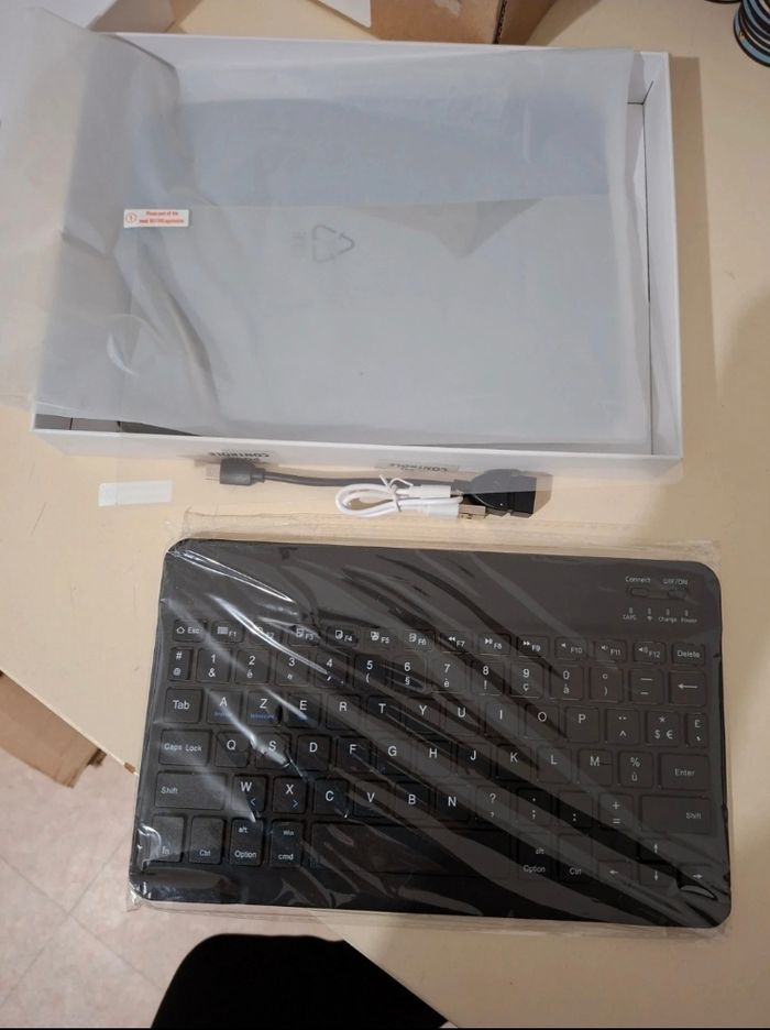 Clavier pour tablette avec protection écran 10" et branchement