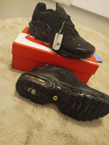 Nike TN taille 40 couleur noir pour garçon avec boîte d'origine