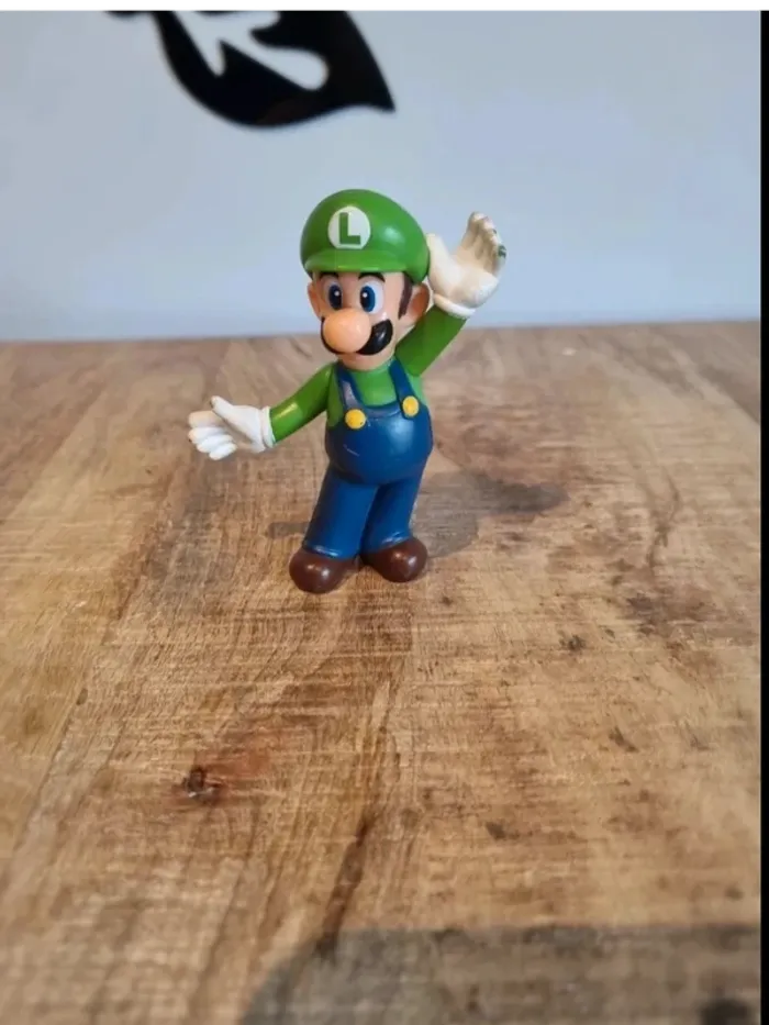 Figurine mac do 2013 luigi nintendo