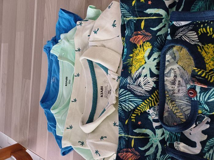 4 tee shirts, 1 short, 2 casquettes pour garçons Taille 9 mois - photo numéro 2