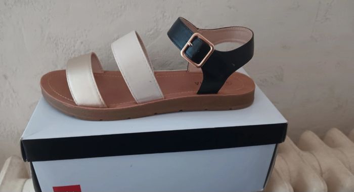 Nu pieds - photo numéro 3