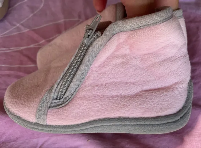 Chaussons fille taille 23