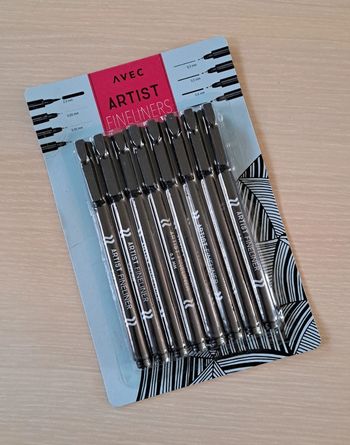 Lot 8 feutres artist fineliner