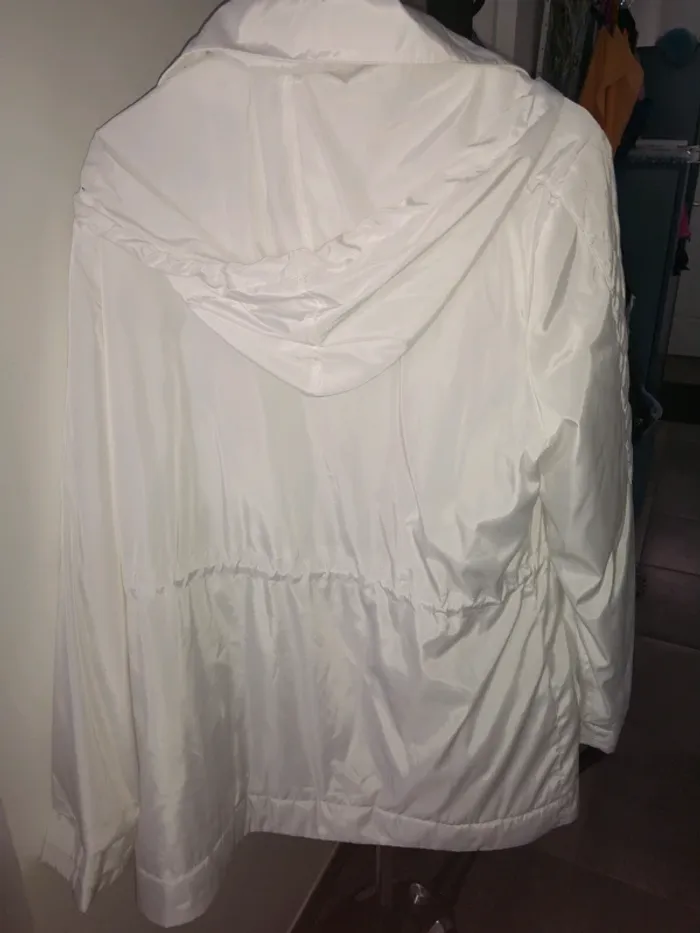 T4 manteau blanc UJA - photo numéro 2