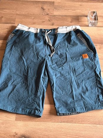 Je vend un short homme taille XL très bon état