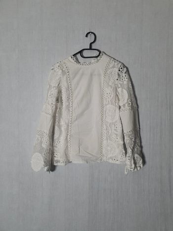 Blouse blanche en dentelle
