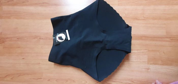 Culotte neuve effet fesse bombée