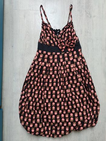 Robe courte imprimée tête de mort noire rouge et verte Stradivarius S mais convient à un XS