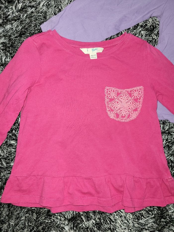 Lot de 3 hauts fille 4/5 ans très bon etat - photo numéro 2