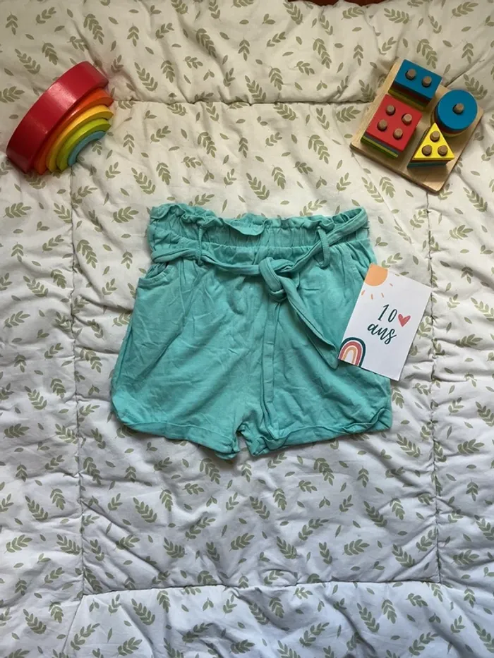short avec ceinture turquoise influx 10 ans