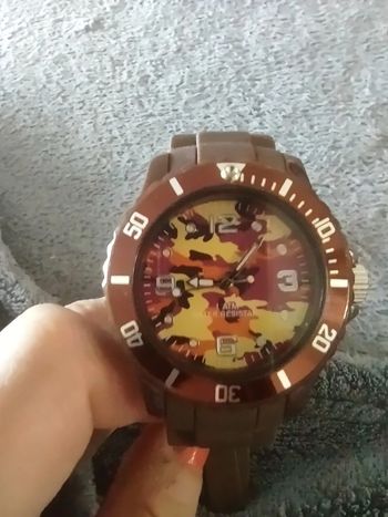 Montre marron cadran style militaire