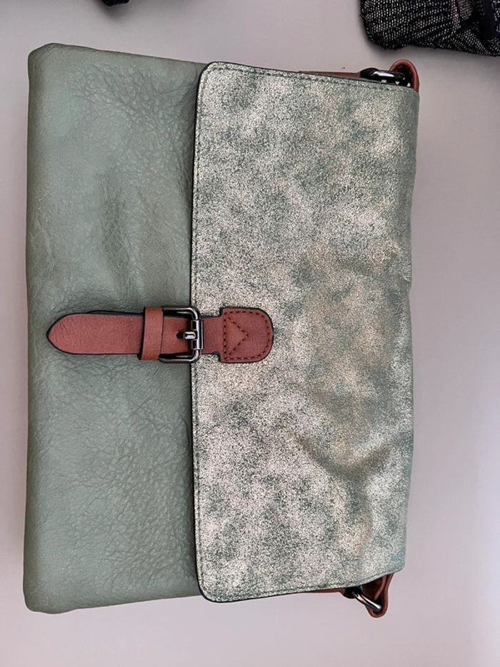 Sac à mains pochette vert neuf jamais utilisé