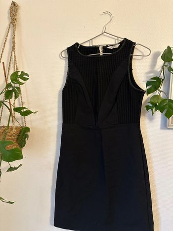 Robe noir cintré taille 36 S